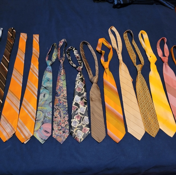 Vintage Ties - Picture 2 of 14